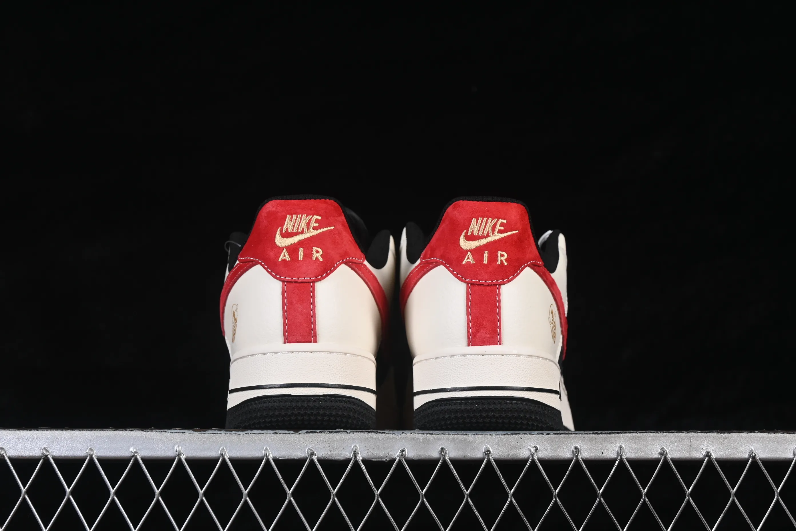 All categories Nk Air Force 1 Air Force series Nk Air Force 1 Low Air Force low-top Nike Air Force 1'07 Low Year of the Horse limited edition Red and black luck Air Force 1 low-top casual sneakers XD0028-011